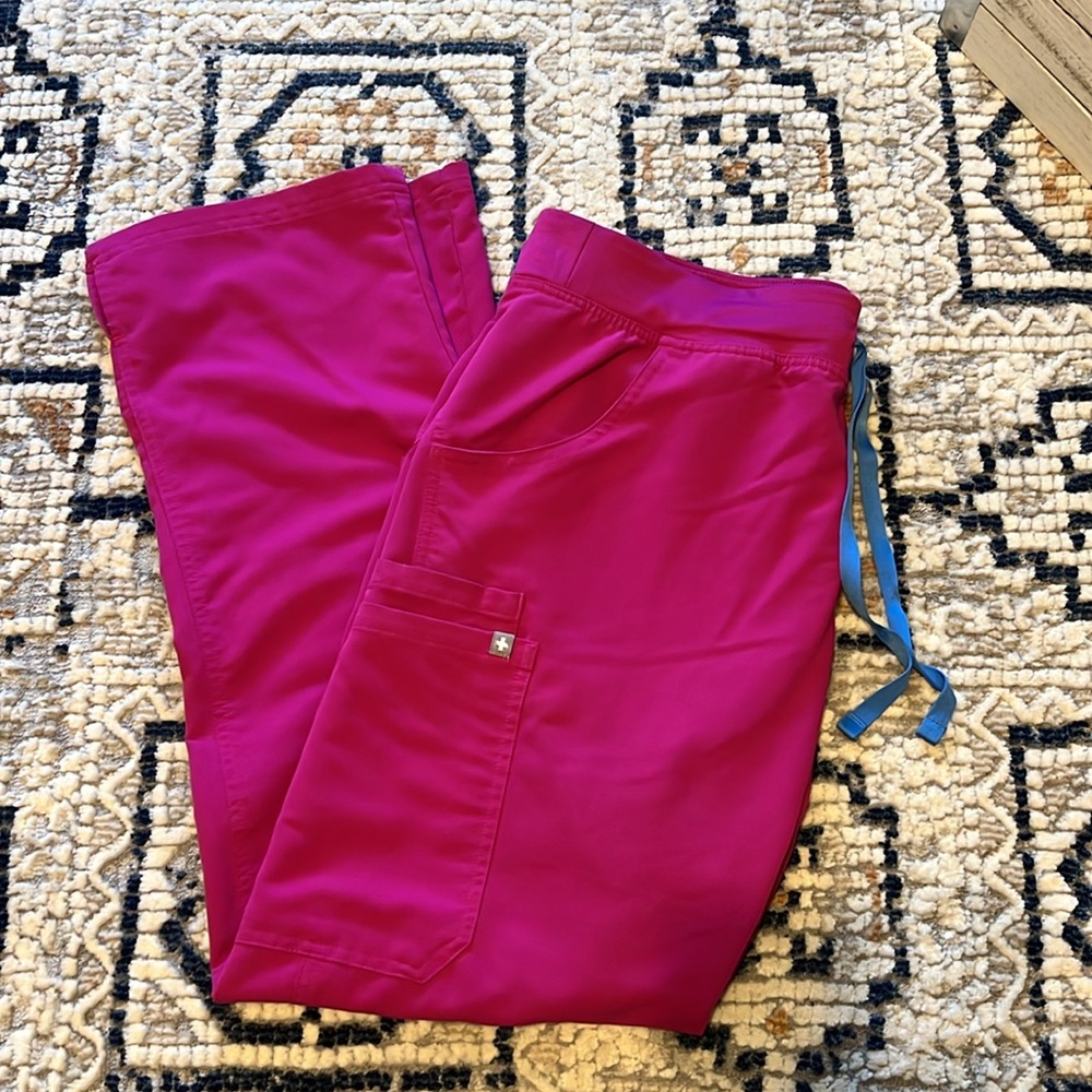 Figs Kade Pants in Raspberry Sorbet. Size Large